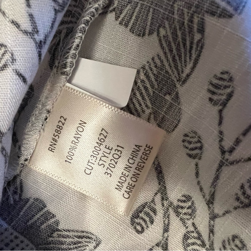 Max Studio Black & White Print Button Up Blouse. … - image 4